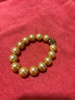 Gold Pearl Stretch Bracelet with Decorative Clasp